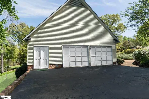 $624,900 | 317 East Killarney Lake, Moore, SC 29369