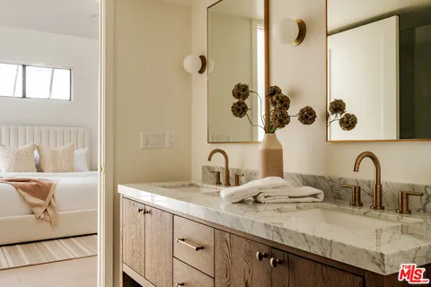 $1,999,000 | 847 17th Street, Unit 6, Santa Monica, CA 90403