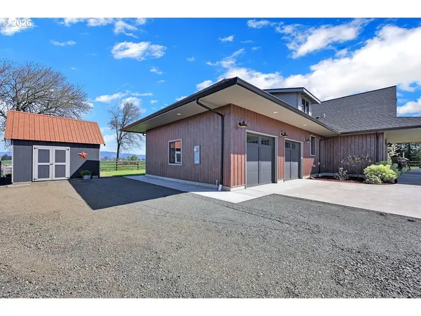 $1,150,000 | 95079 Toftdahl Road, Junction City, OR 97448