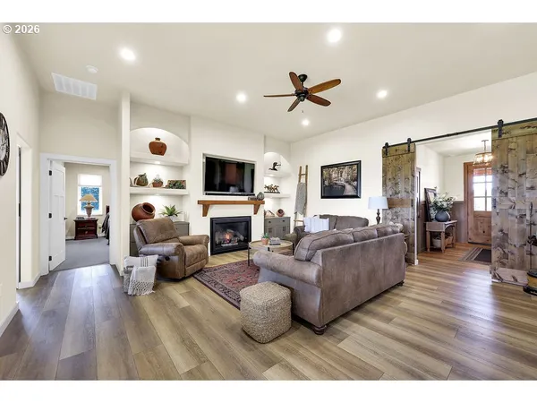 $1,150,000 | 95079 Toftdahl Road, Junction City, OR 97448