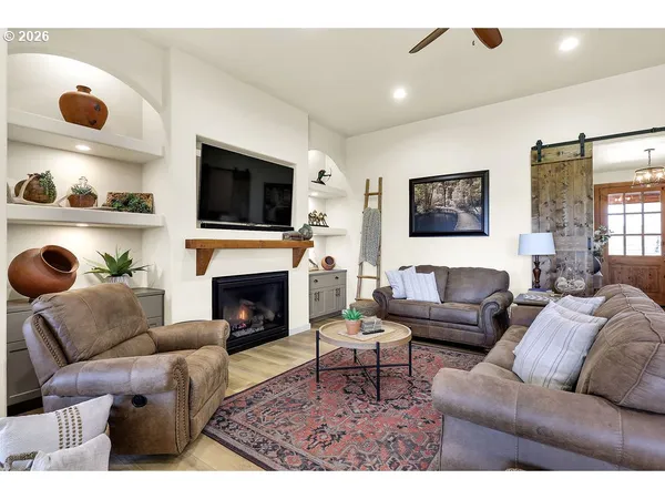 $1,150,000 | 95079 Toftdahl Road, Junction City, OR 97448