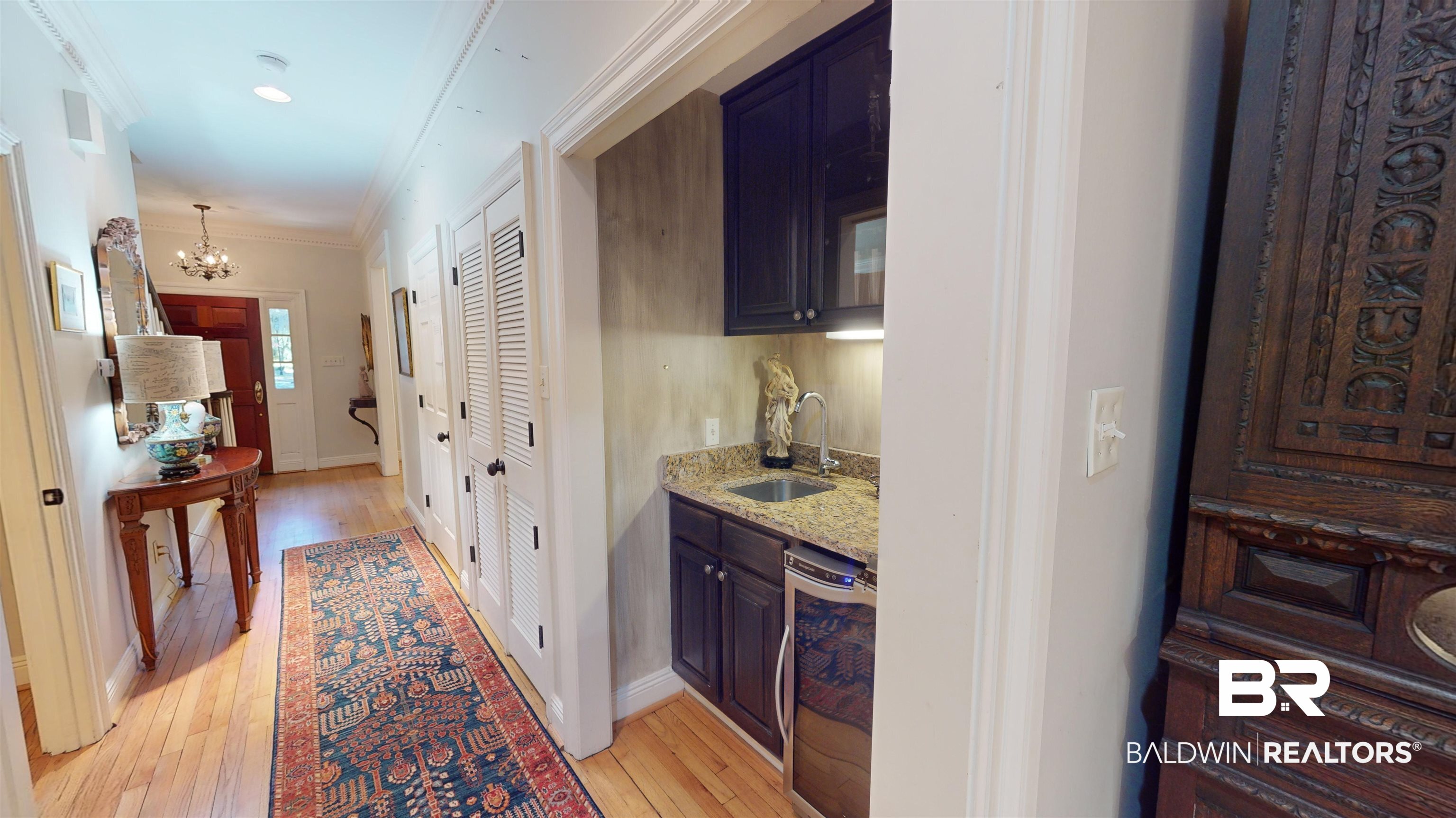 2404 Spring Hill Avenue, Unit 115 Mobile, AL 36607 - Photo 11 of 38 Wet Bar