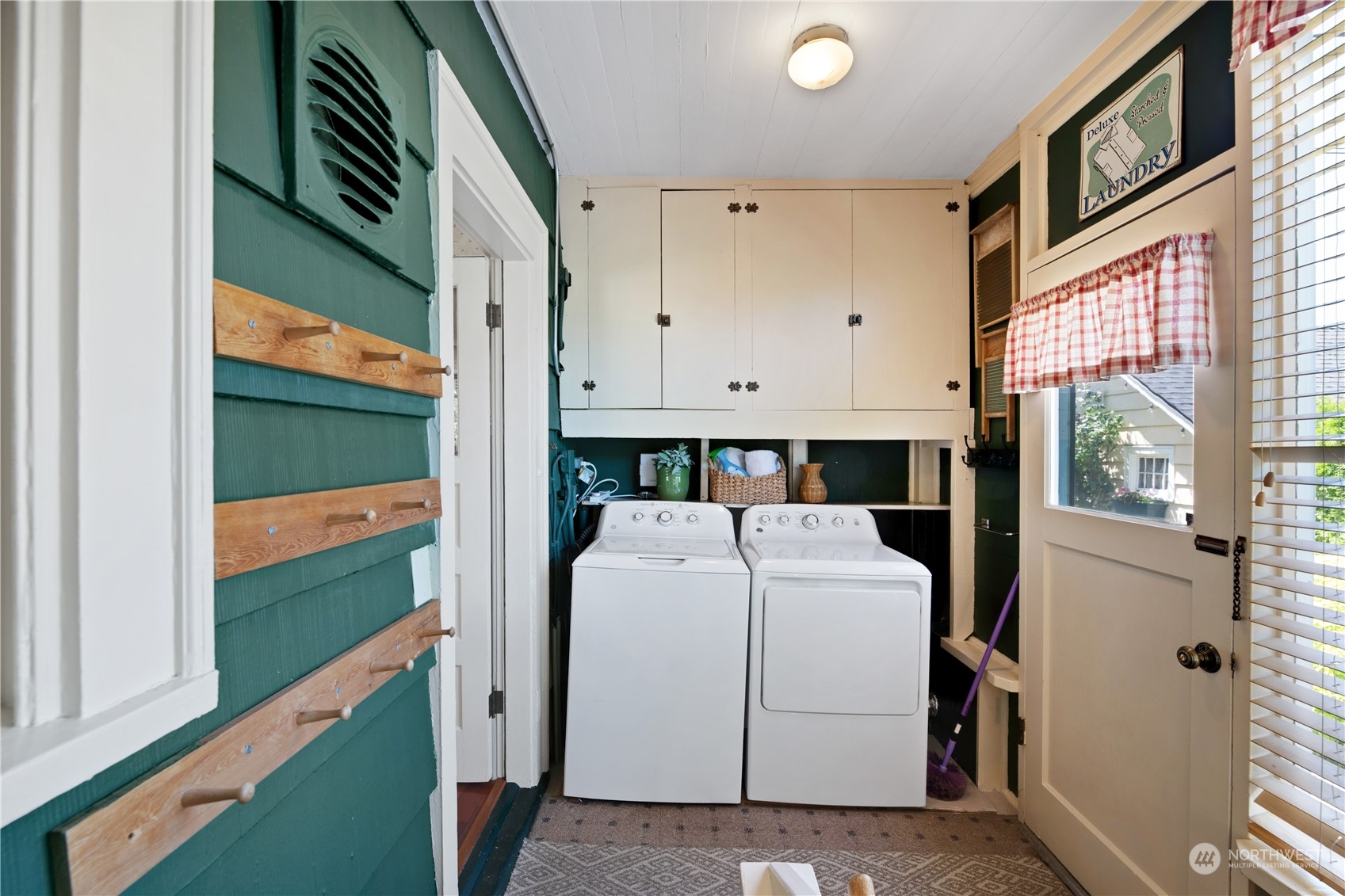 1812 Rucker Avenue Everett, WA 98201 - Photo 15 of 36 a utility room with dryer and washer