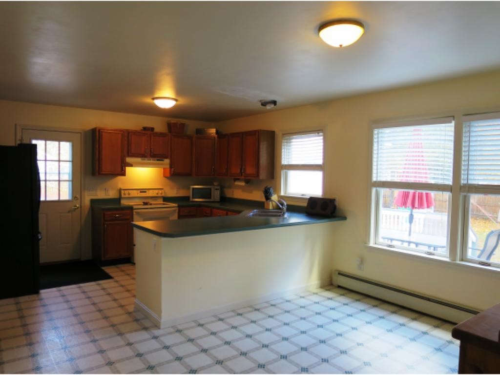 40 Stillwater Circle Rochester, NH 03839 - Photo 2 of 22