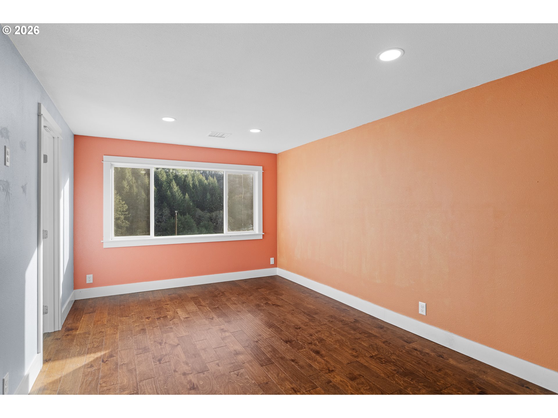 16855 Highway 42 Myrtle Point, OR 97458 - Photo 26 of 43 a view of an empty room with a window