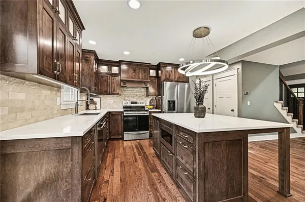 $435,000 | 424 Brookside Avenue, Liberty, MO 64068