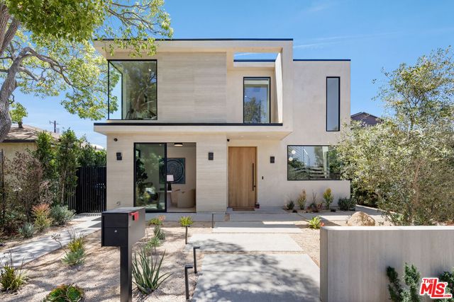 $4,695,000 | 2115 Walnut Avenue, Venice, CA 90291