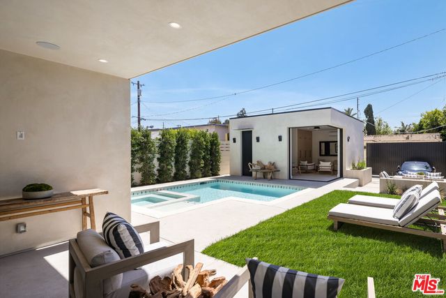 $4,695,000 | 2115 Walnut Avenue, Venice, CA 90291