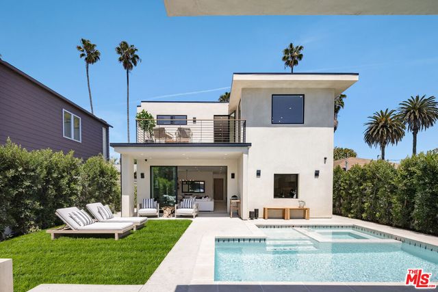 $4,695,000 | 2115 Walnut Avenue, Venice, CA 90291