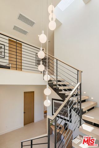 $4,695,000 | 2115 Walnut Avenue, Venice, CA 90291