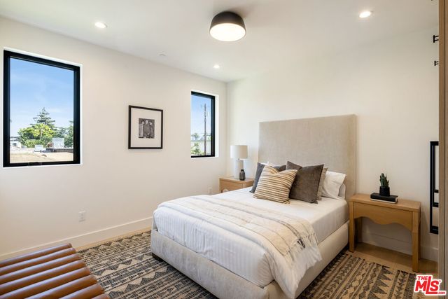 $4,695,000 | 2115 Walnut Avenue, Venice, CA 90291