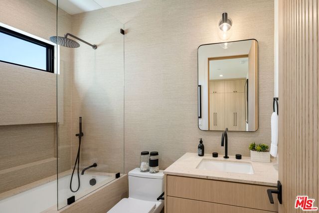 $4,695,000 | 2115 Walnut Avenue, Venice, CA 90291