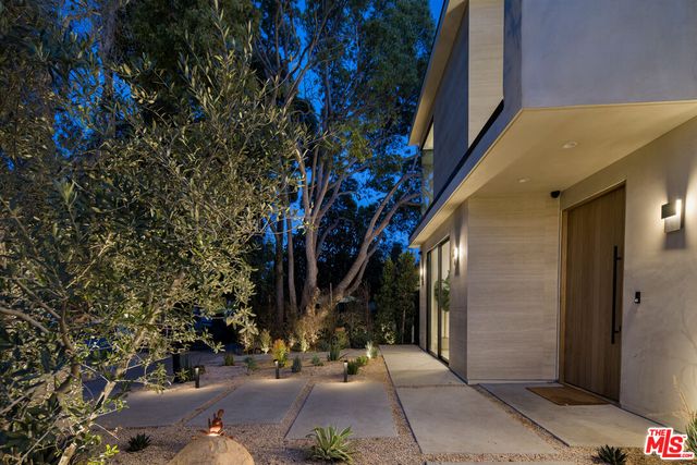 $4,695,000 | 2115 Walnut Avenue, Venice, CA 90291