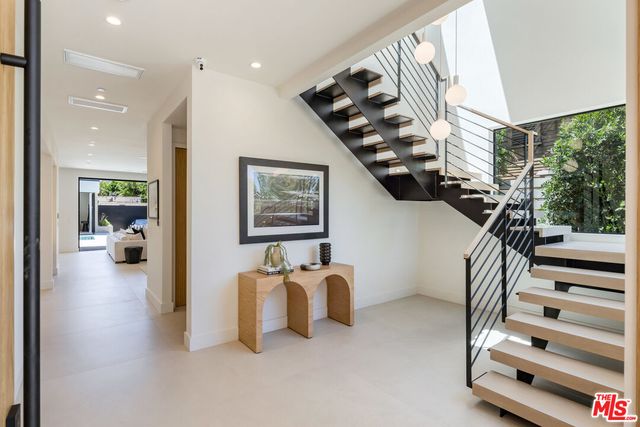 $4,695,000 | 2115 Walnut Avenue, Venice, CA 90291