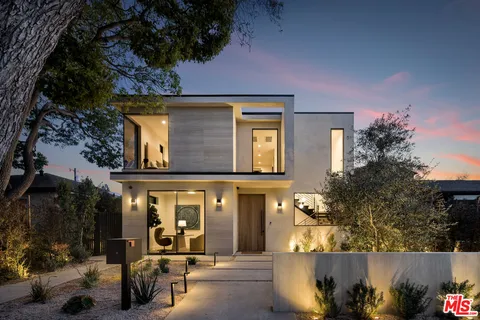 $4,695,000 | 2115 Walnut Avenue, Venice, CA 90291