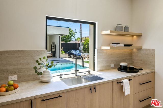 $4,695,000 | 2115 Walnut Avenue, Venice, CA 90291