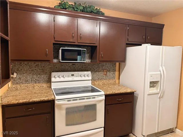 $1,200 | 6750 Del Rey Avenue, Unit 106, Las Vegas, NV 89146