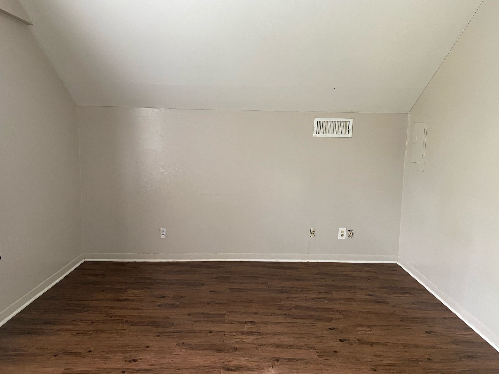 800 Travis Street, Unit ATTIC Columbus, TX 78934 - Photo 5 of 9 a view of an empty room
