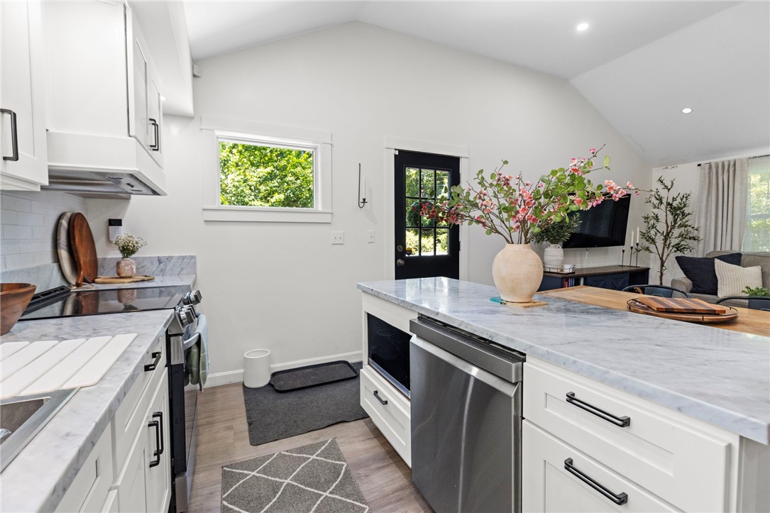 762 Waites Corner Road South Kingstown, RI 02892 - Photo 7 of 43
