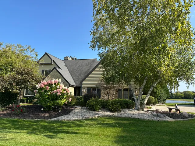 $549,000 | 2627 Lake Isle Drive, Mequon, WI 53092