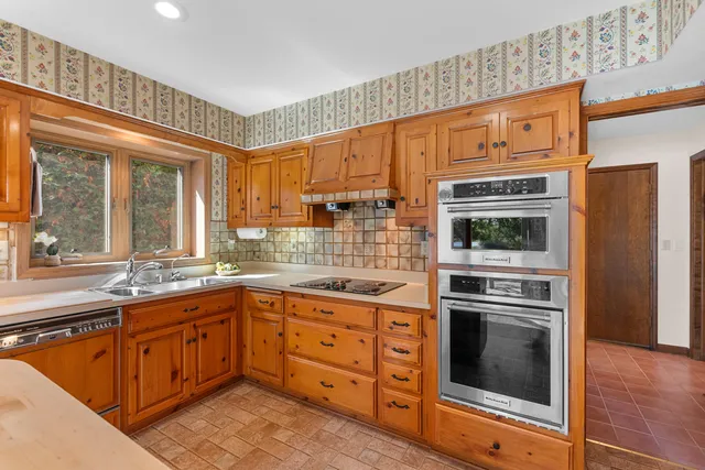 $549,000 | 2627 Lake Isle Drive, Mequon, WI 53092