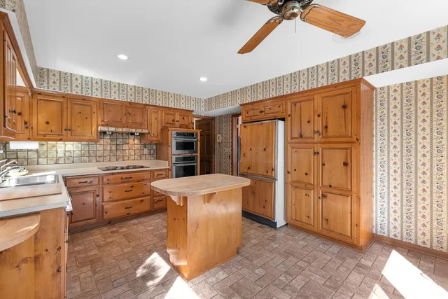 $549,000 | 2627 Lake Isle Drive, Mequon, WI 53092