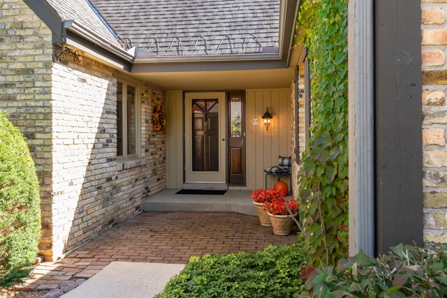 $549,000 | 2627 Lake Isle Drive, Mequon, WI 53092