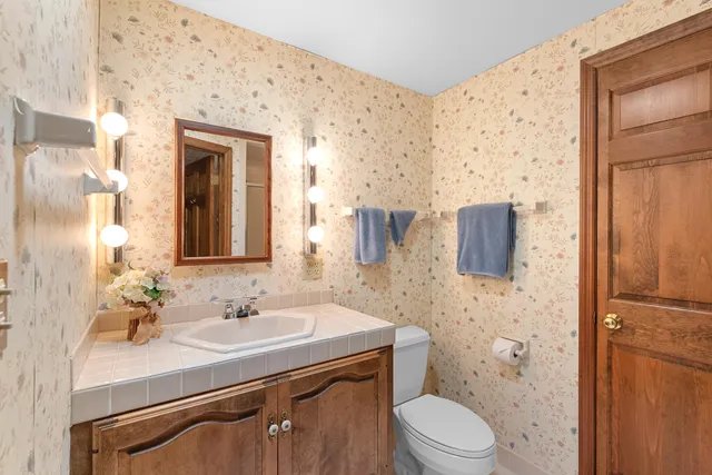 $549,000 | 2627 Lake Isle Drive, Mequon, WI 53092