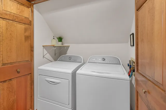 $549,000 | 2627 Lake Isle Drive, Mequon, WI 53092