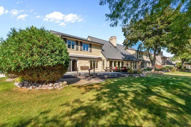$549,000 | 2627 Lake Isle Drive, Mequon, WI 53092