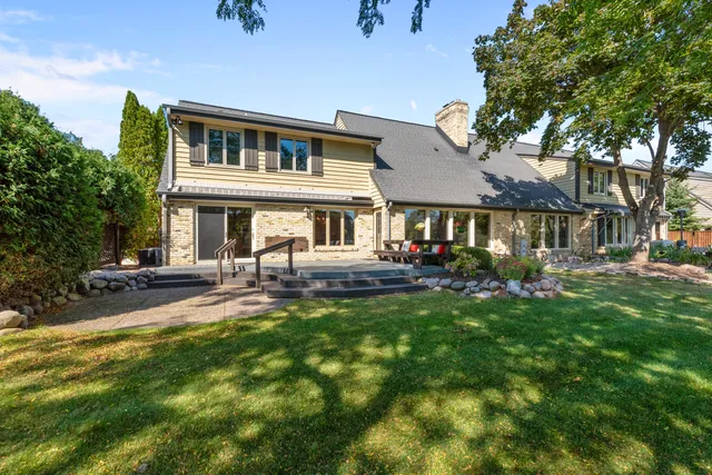 $549,000 | 2627 Lake Isle Drive, Mequon, WI 53092