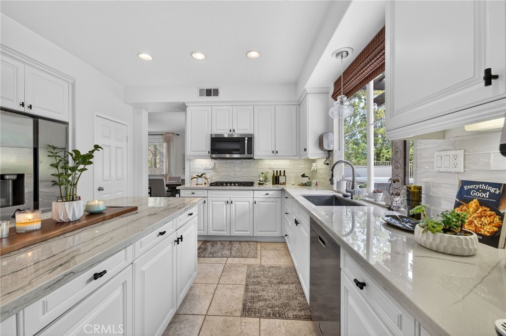 45136 Willowick Street Temecula, CA 92592 - Photo 20 of 75 a large kitchen with stainless steel appliances lots of counter space and a sink