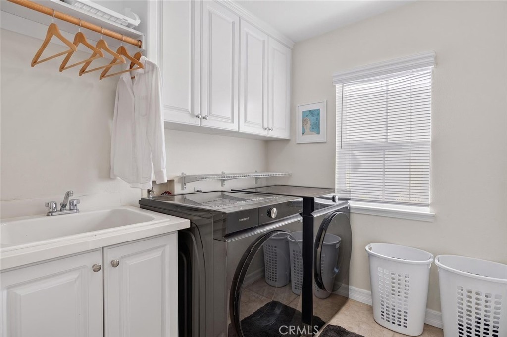 45136 Willowick Street Temecula, CA 92592 - Photo 40 of 75 a view of a sink and washer and dryer