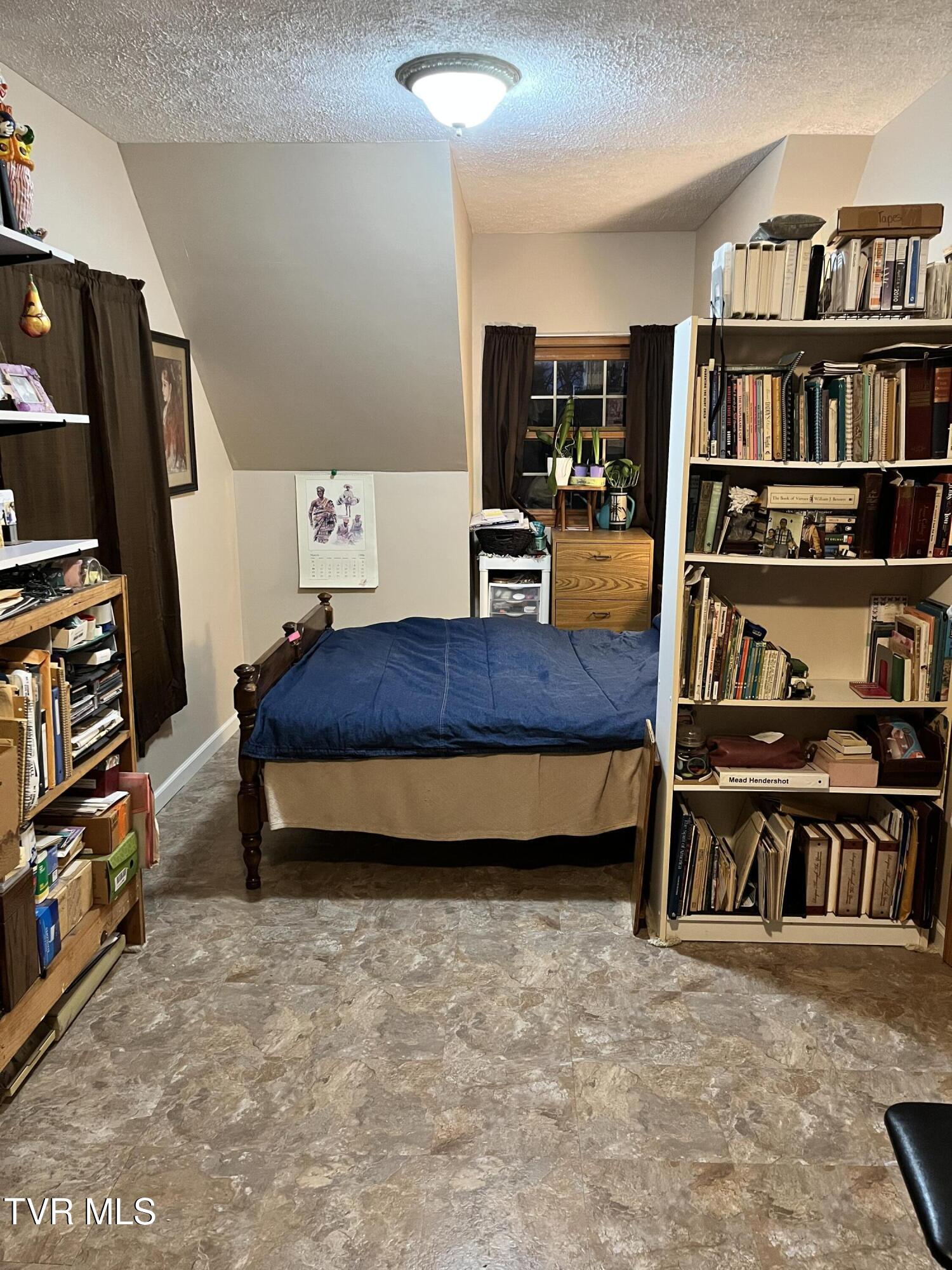 179 Carl Taylor Road Elizabethton, TN 37643 - Photo 19 of 31 Upstairs bedroom