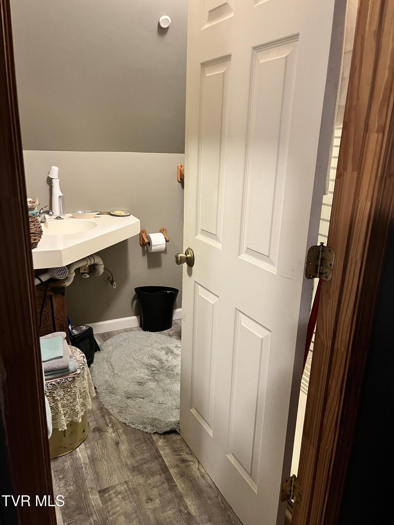 179 Carl Taylor Road Elizabethton, TN 37643 - Photo 20 of 31 Upstairs Bath