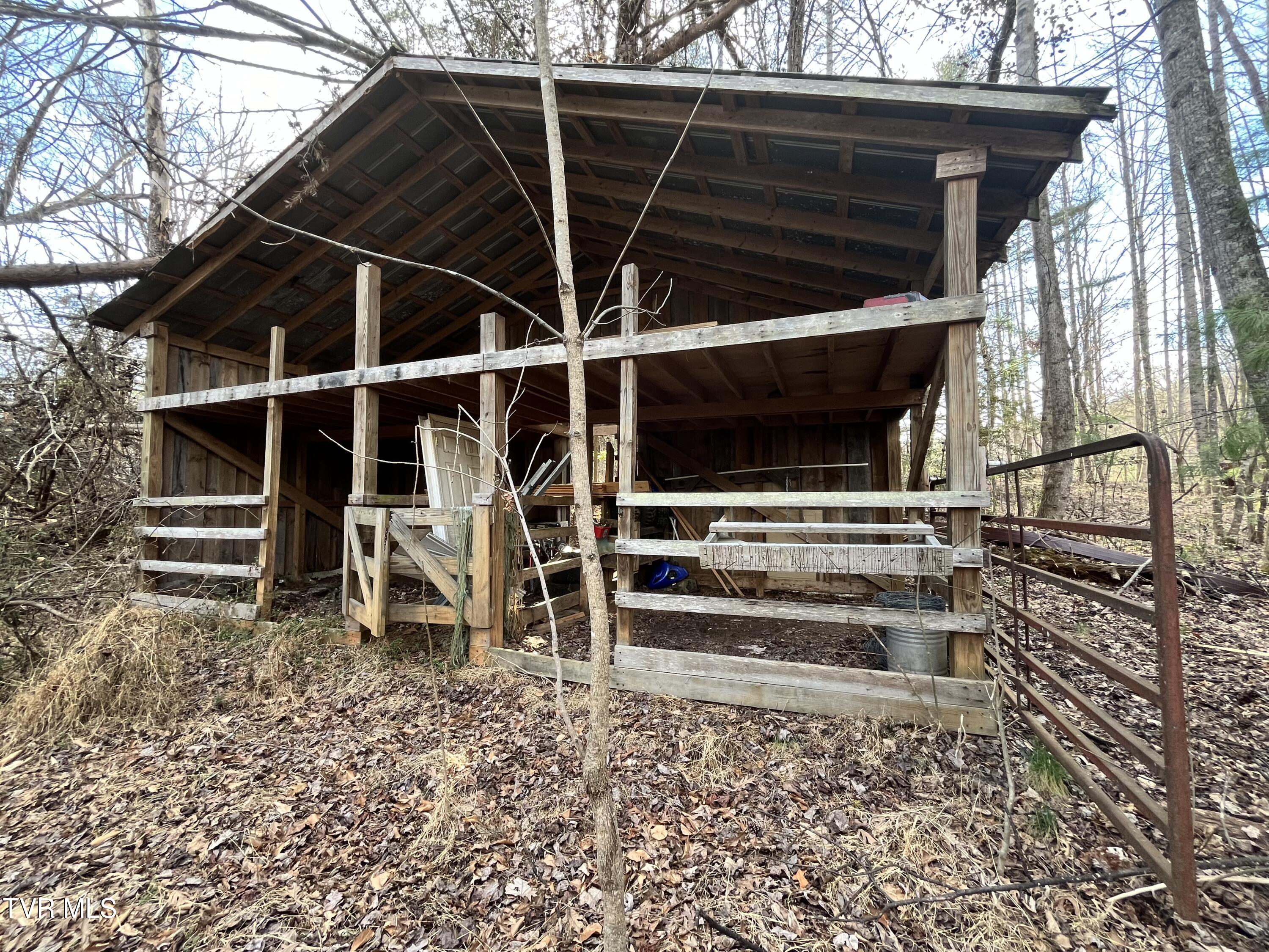 179 Carl Taylor Road Elizabethton, TN 37643 - Photo 25 of 31 Barn