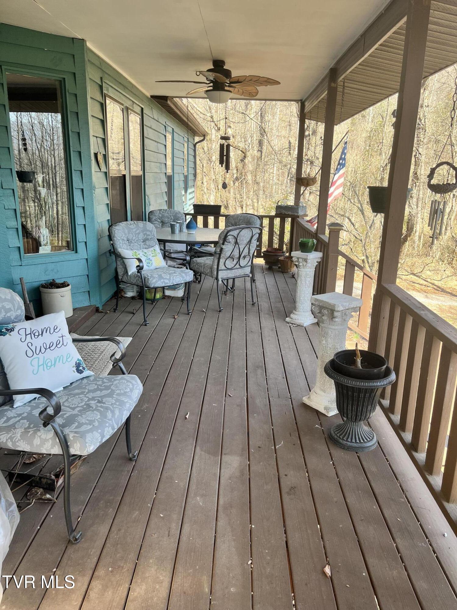 179 Carl Taylor Road Elizabethton, TN 37643 - Photo 4 of 31 Porch -1