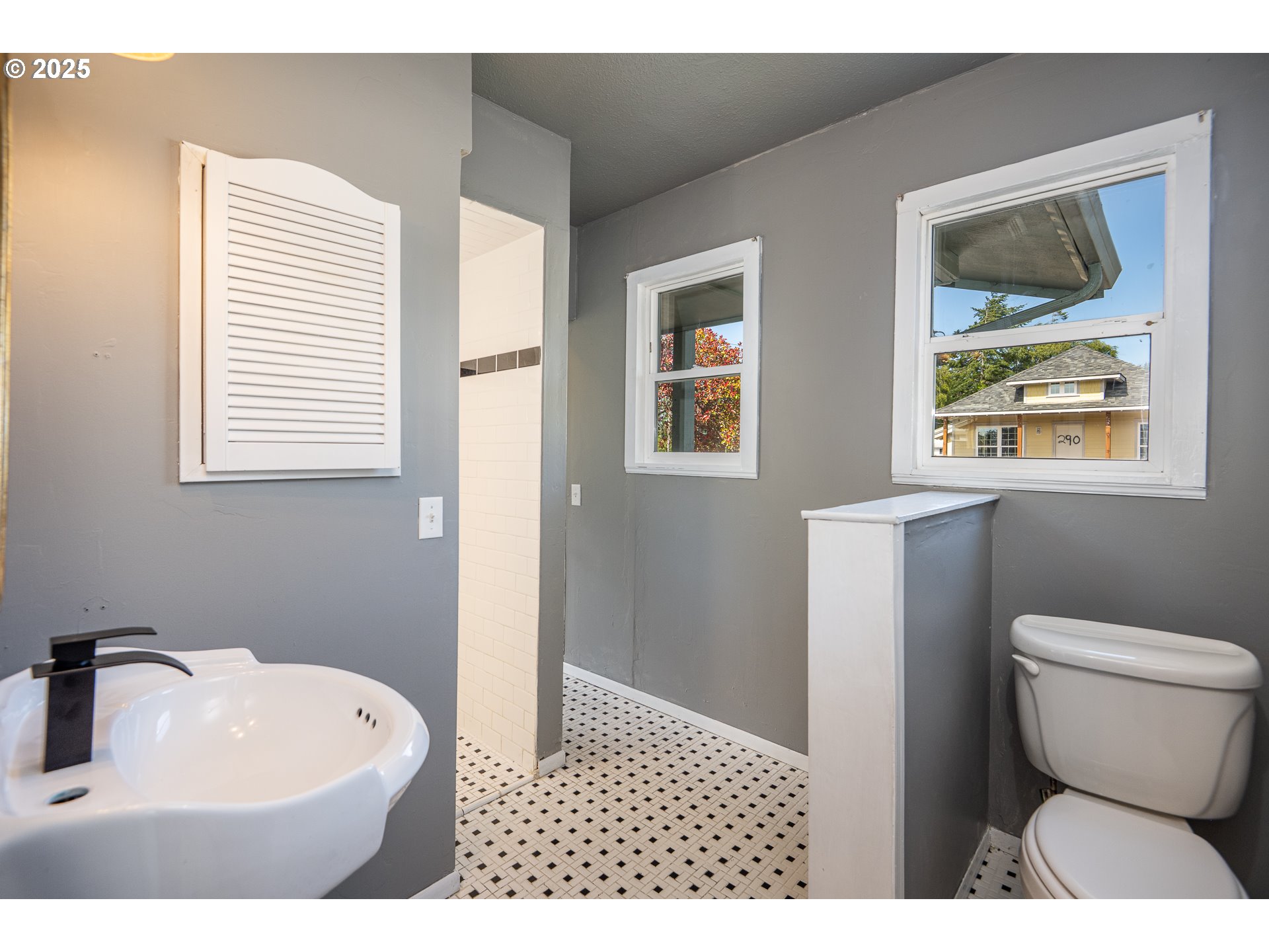 289 Harbor Street Florence, OR 97439 - Photo 19 of 47 a bathroom with a sink toilet and window