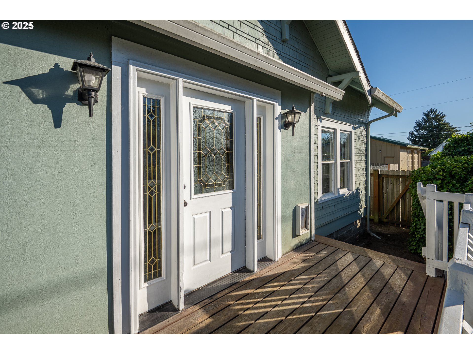 289 Harbor Street Florence, OR 97439 - Photo 4 of 47 a view of outdoor space and deck