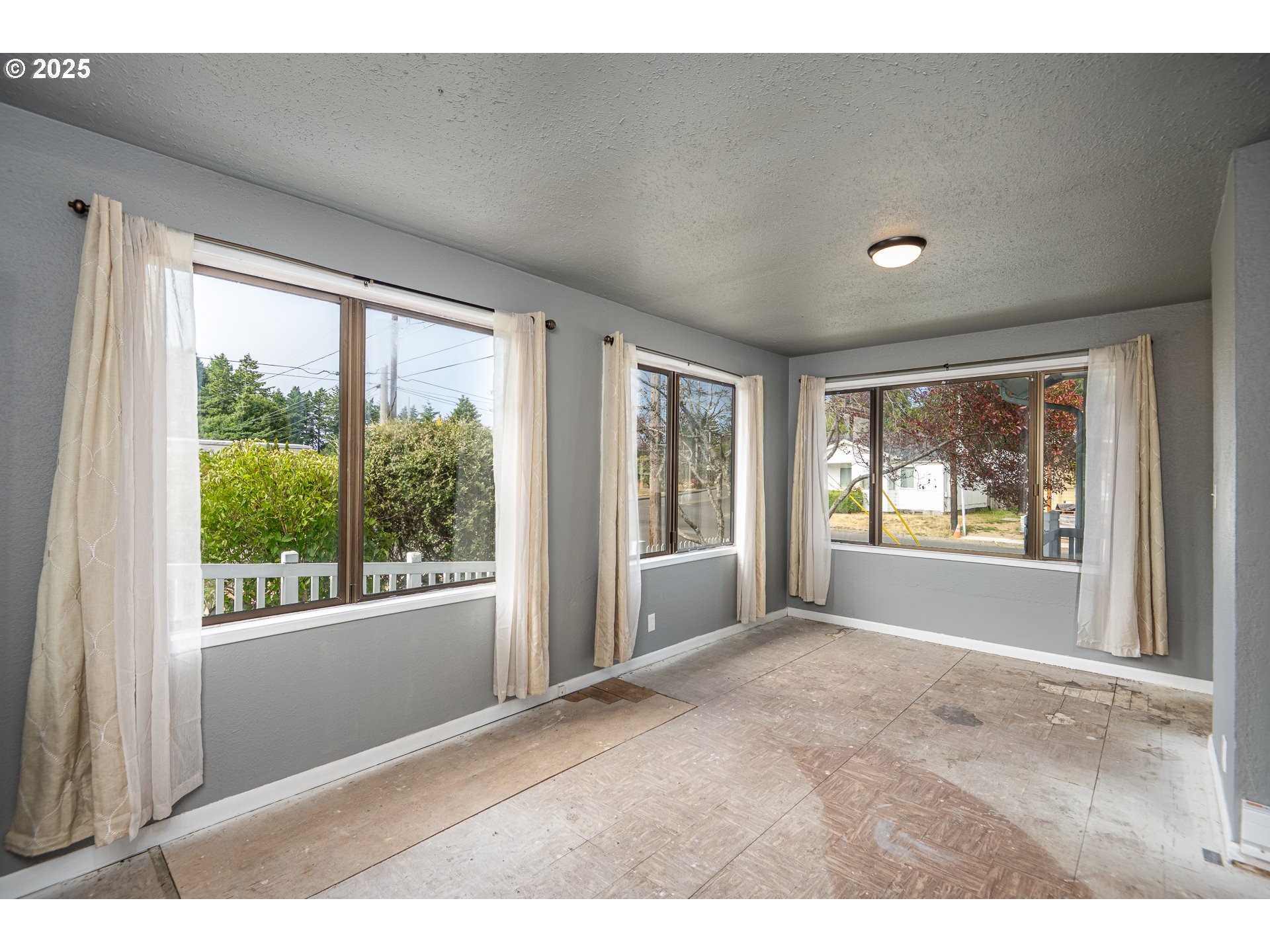 289 Harbor Street Florence, OR 97439 - Photo 7 of 47 a view of empty room with front door