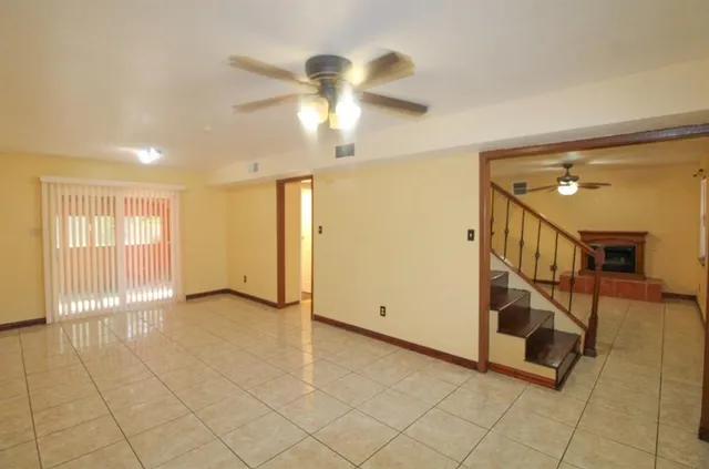 $279,900 | 1521 West Springcrest Circle, Lancaster, TX 75134