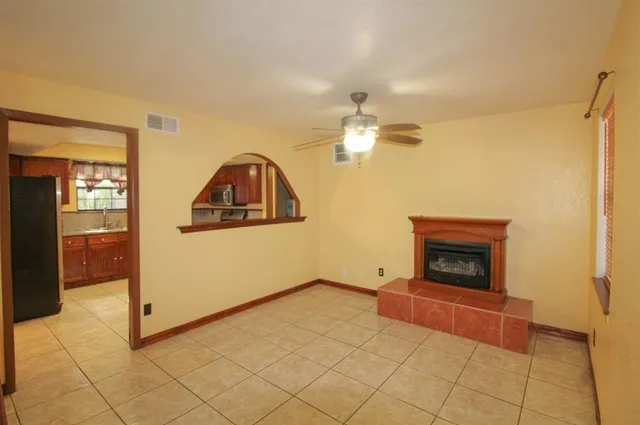 $279,900 | 1521 West Springcrest Circle, Lancaster, TX 75134