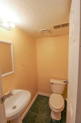 $279,900 | 1521 West Springcrest Circle, Lancaster, TX 75134