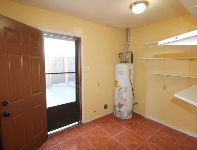 $279,900 | 1521 West Springcrest Circle, Lancaster, TX 75134