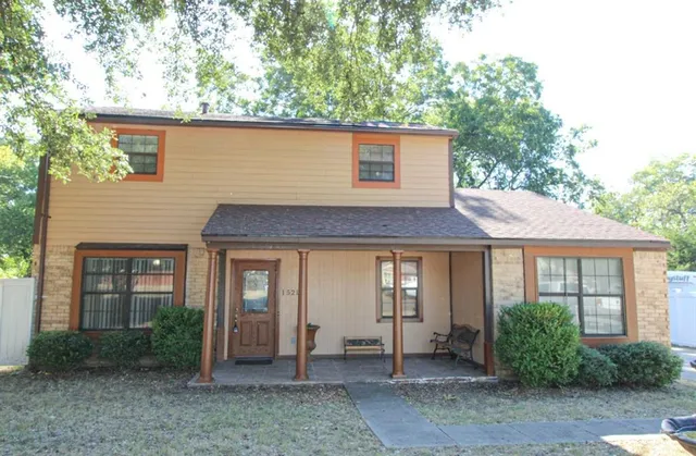 $279,900 | 1521 West Springcrest Circle, Lancaster, TX 75134