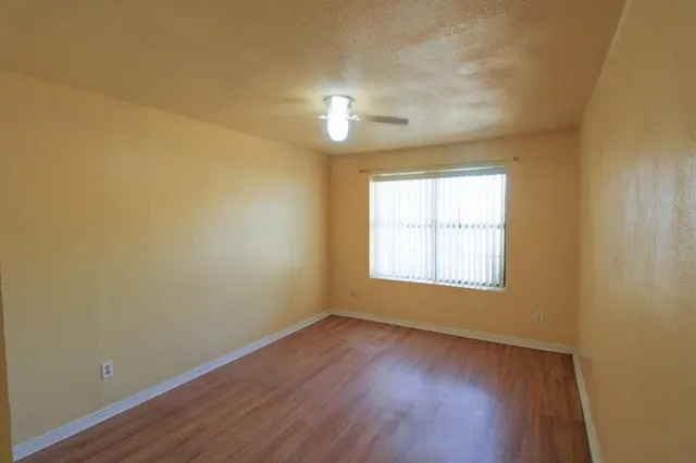 $279,900 | 1521 West Springcrest Circle, Lancaster, TX 75134