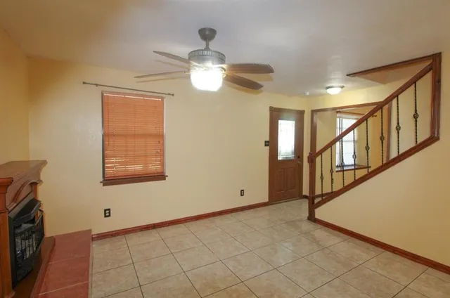 $279,900 | 1521 West Springcrest Circle, Lancaster, TX 75134