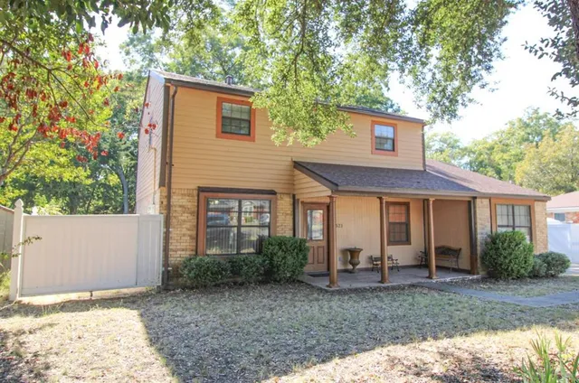 $279,900 | 1521 West Springcrest Circle, Lancaster, TX 75134