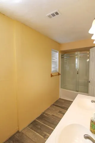 $279,900 | 1521 West Springcrest Circle, Lancaster, TX 75134