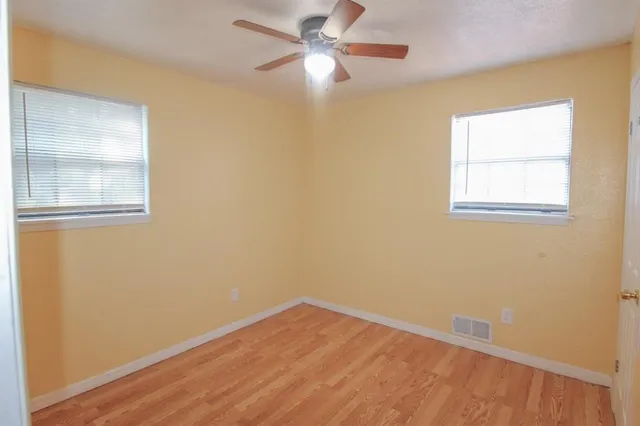 $279,900 | 1521 West Springcrest Circle, Lancaster, TX 75134